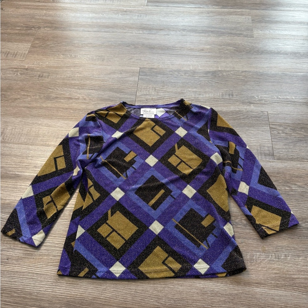 Geometric Pattern with sparkles and long sleeves